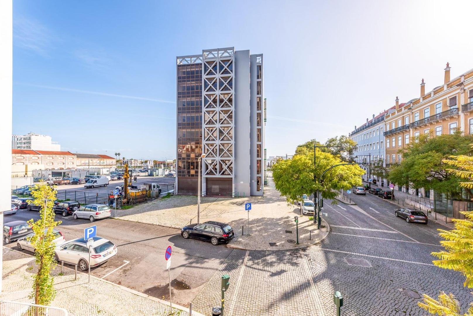 Guestready - 2Br Apt Carlos I With Terrace And Gym Lägenhet Lisboa Exteriör bild