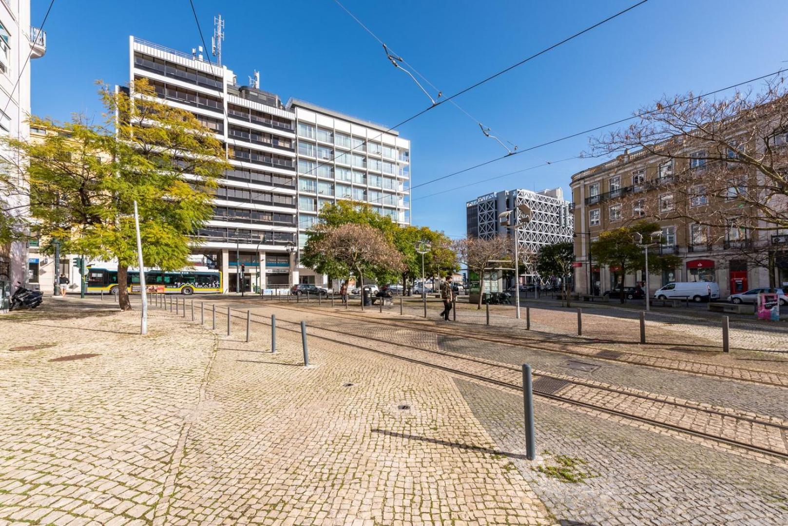 Guestready - 2Br Apt Carlos I With Terrace And Gym Lägenhet Lisboa Exteriör bild
